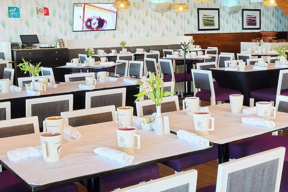 restaurant cafeteria