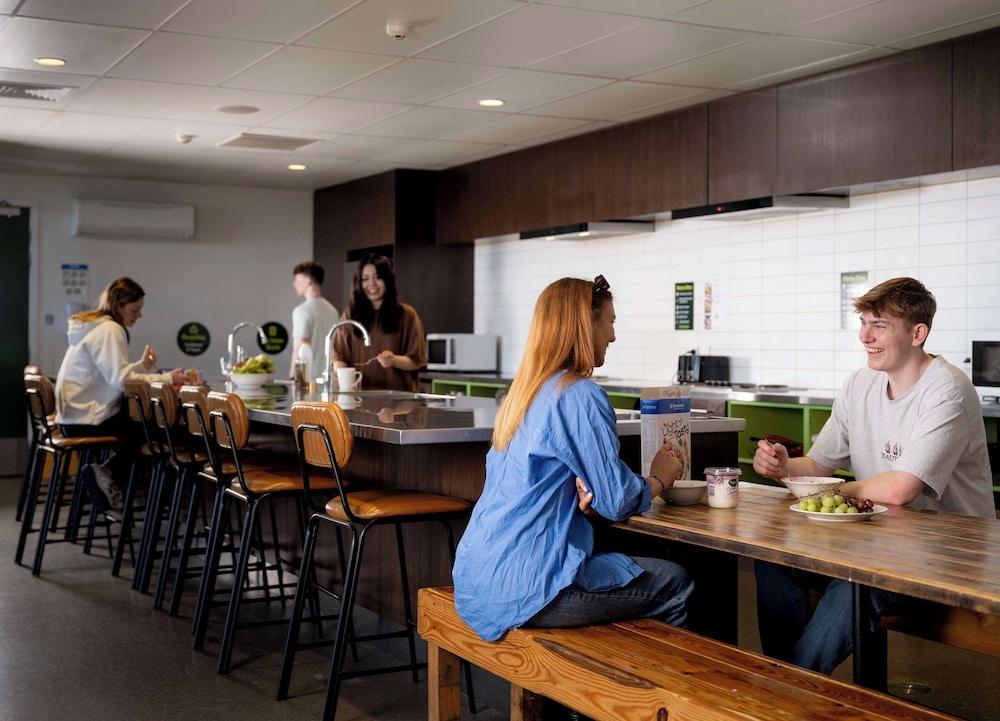 restaurant cafeteria