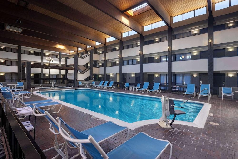 swimming pool spa