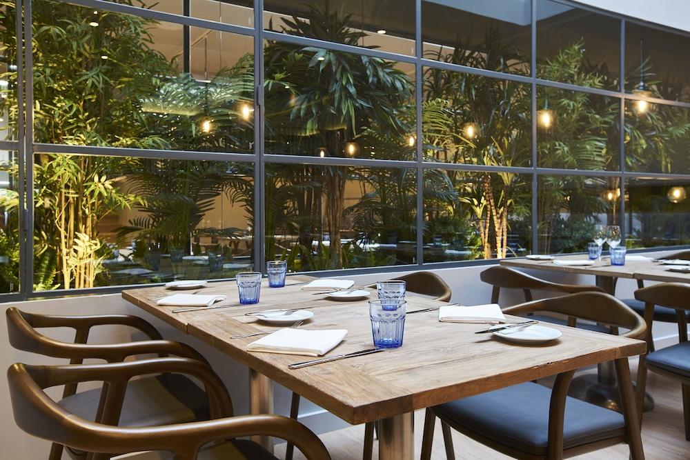 restaurant cafeteria