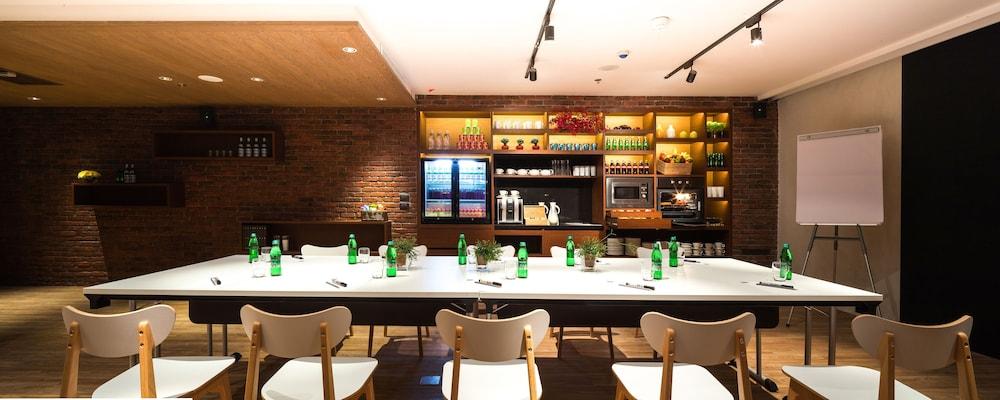 restaurant cafeteria
