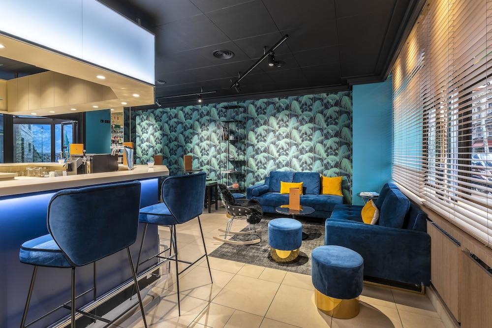 restaurant cafeteria