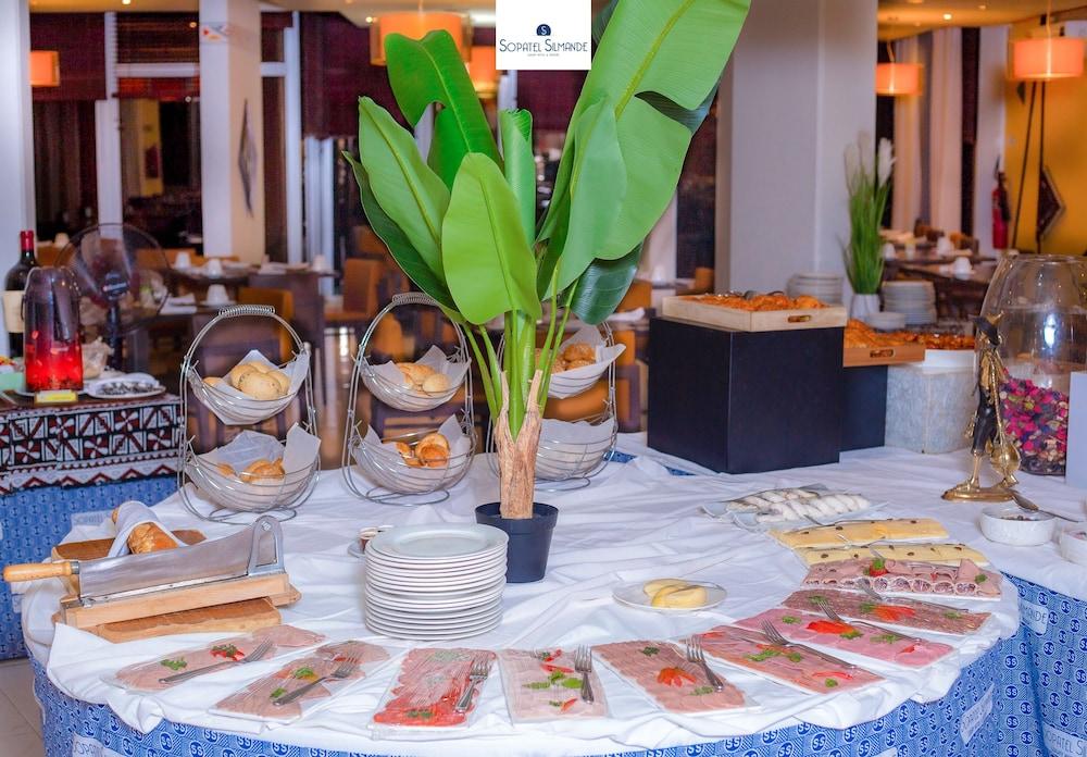 restaurant cafeteria