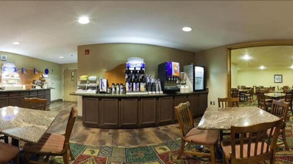 restaurant cafeteria