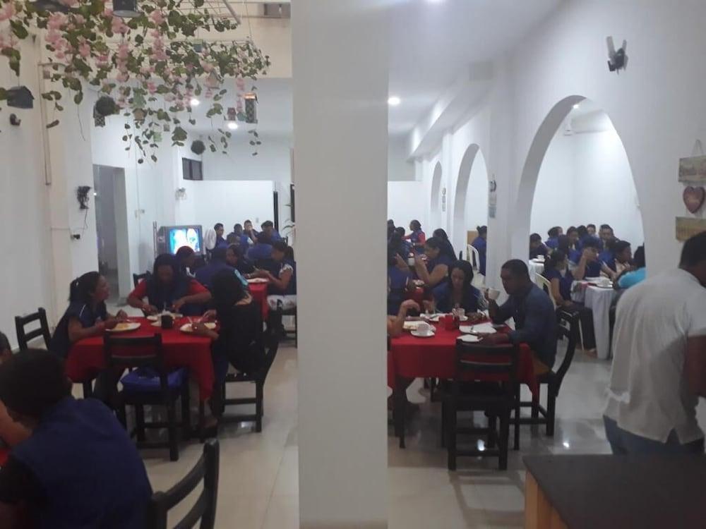restaurant cafeteria