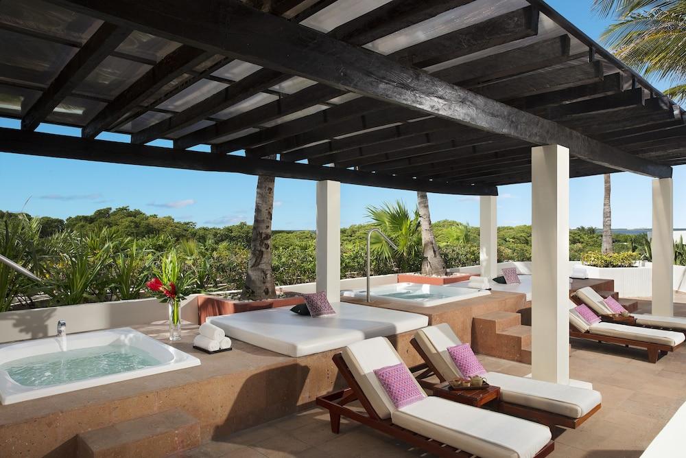 swimming pool spa