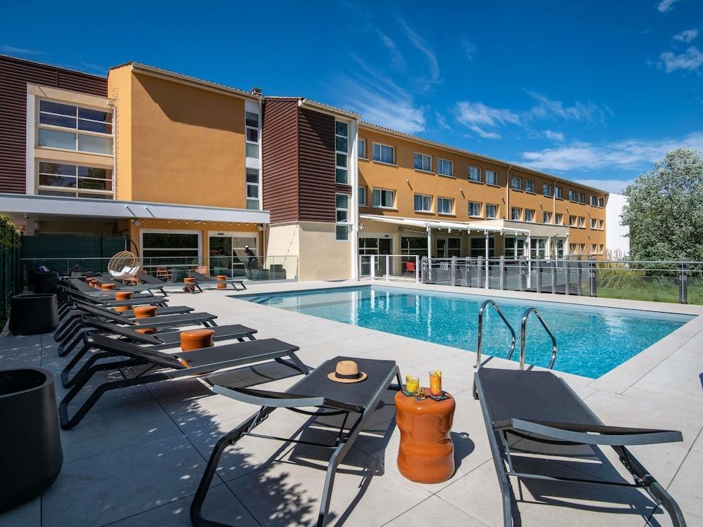 swimming pool spa