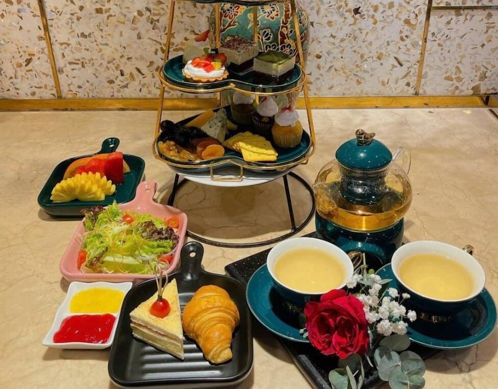 restaurant cafeteria