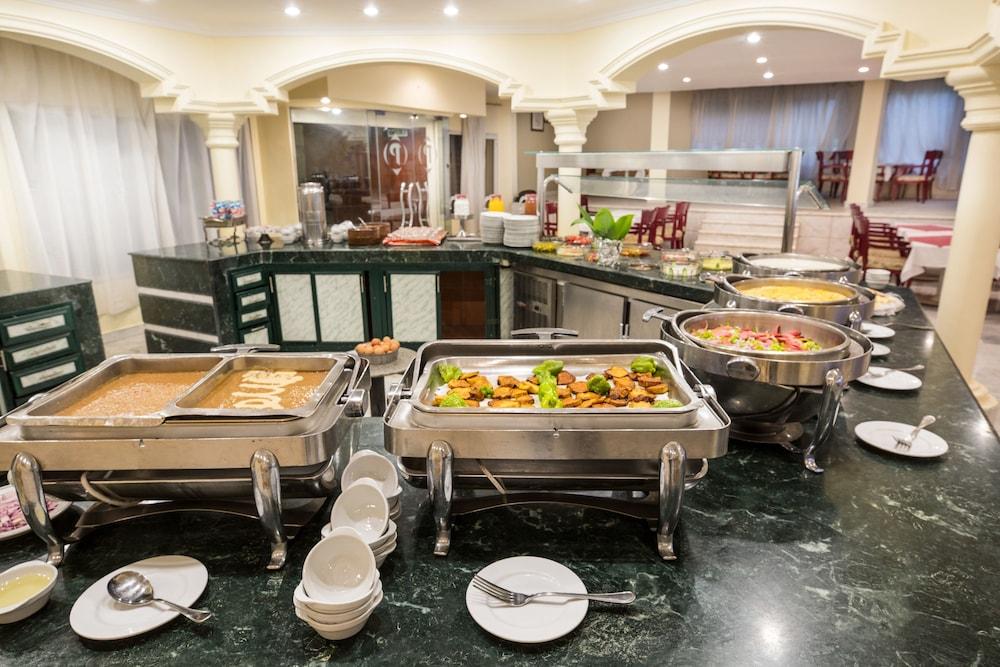 restaurant cafeteria