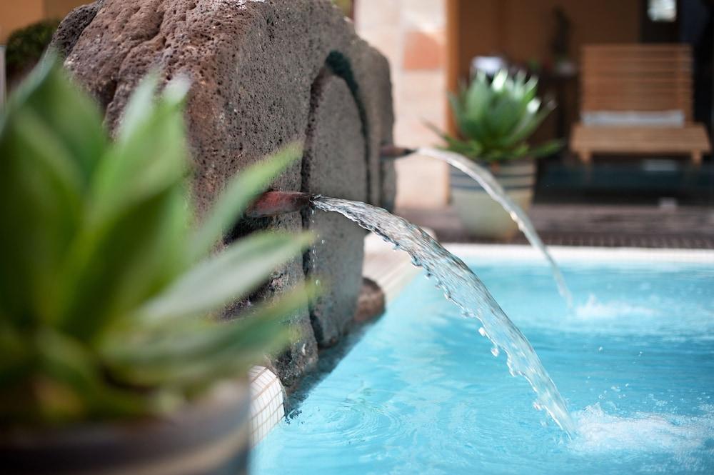 swimming pool spa