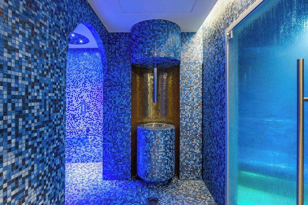 swimming pool spa