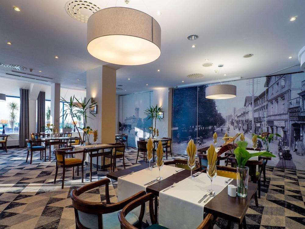 restaurant cafeteria