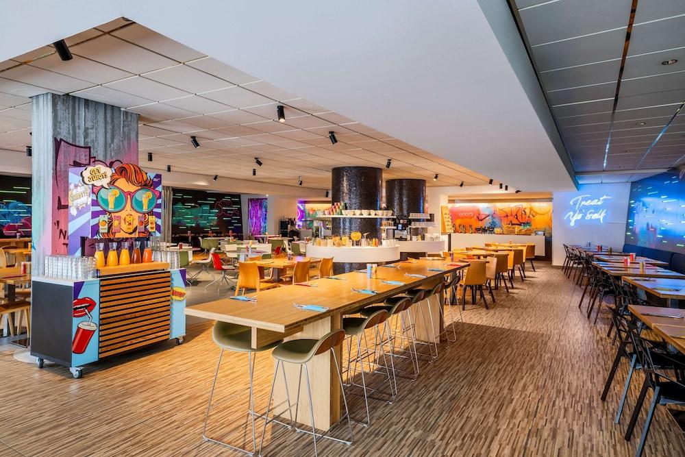 restaurant cafeteria