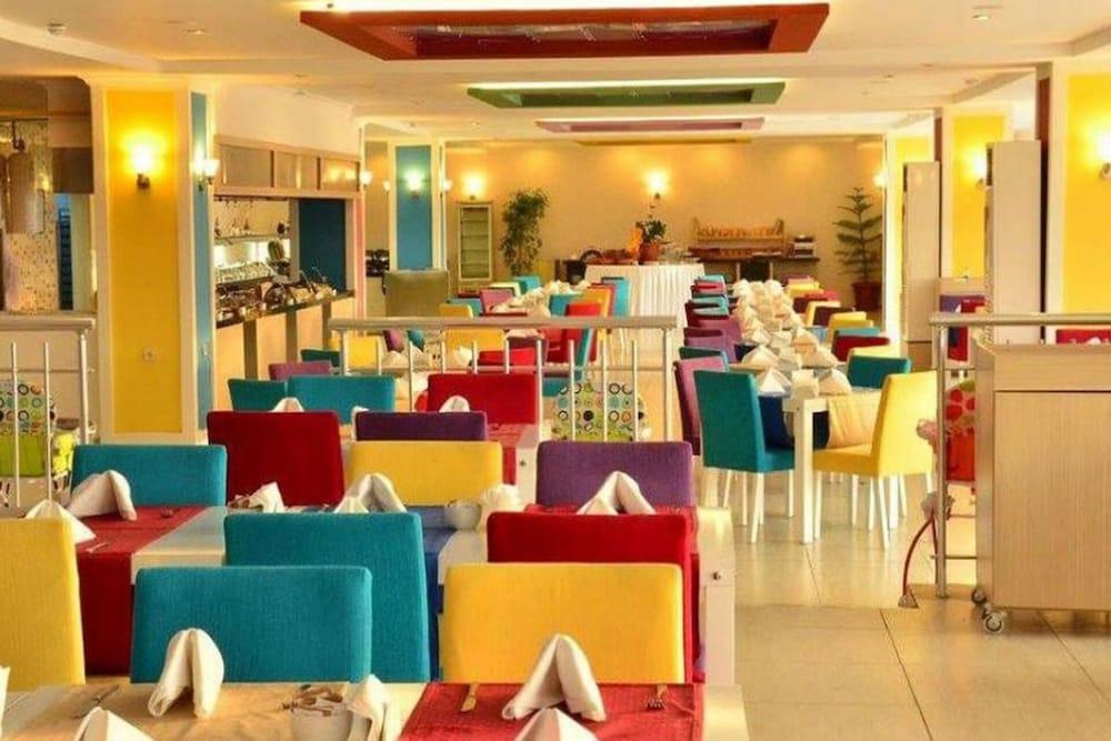 restaurant cafeteria