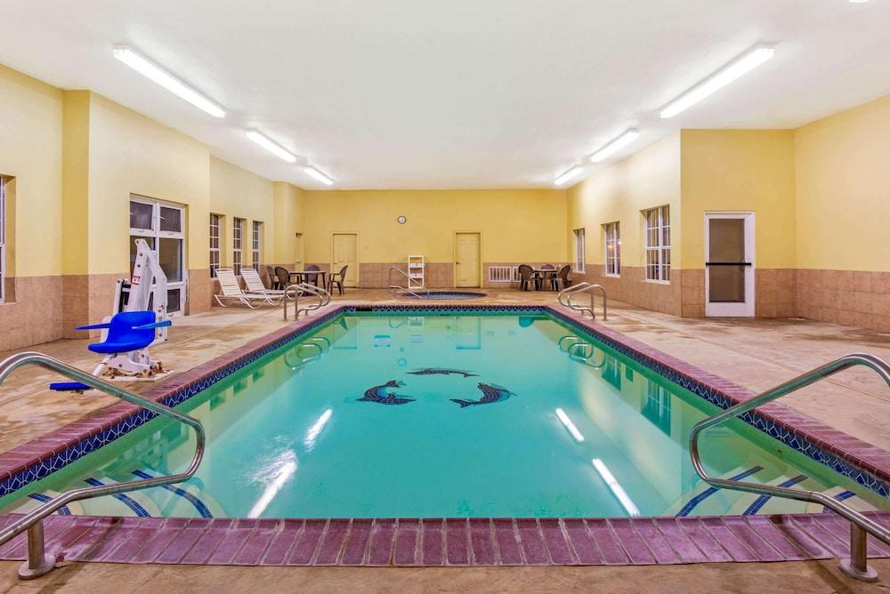 swimming pool spa