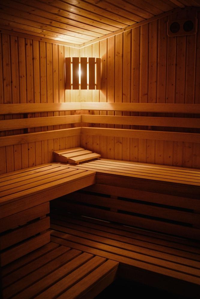 swimming pool spa