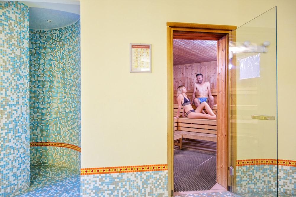 swimming pool spa