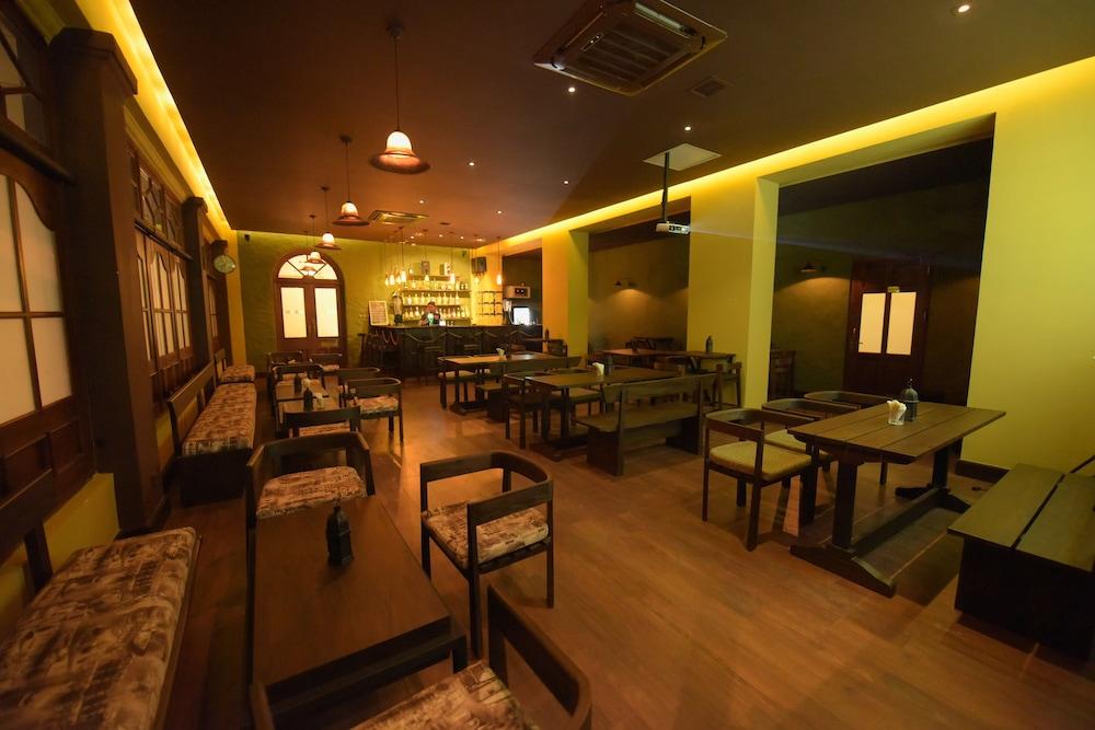 restaurant cafeteria