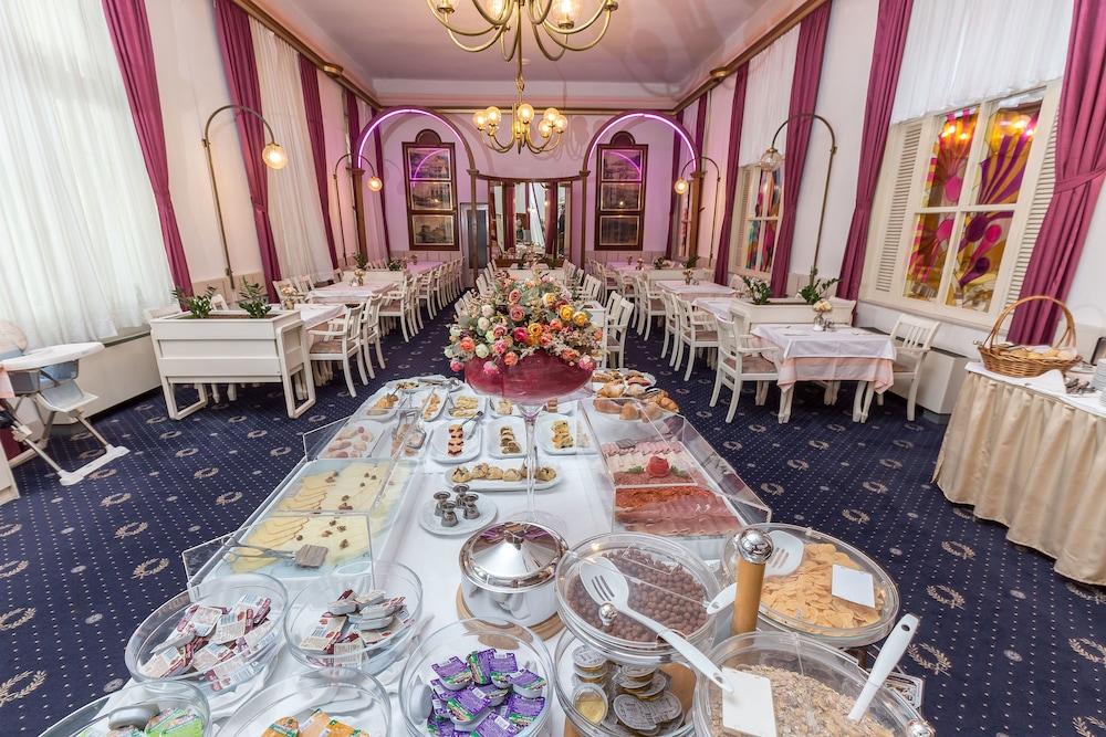 restaurant cafeteria
