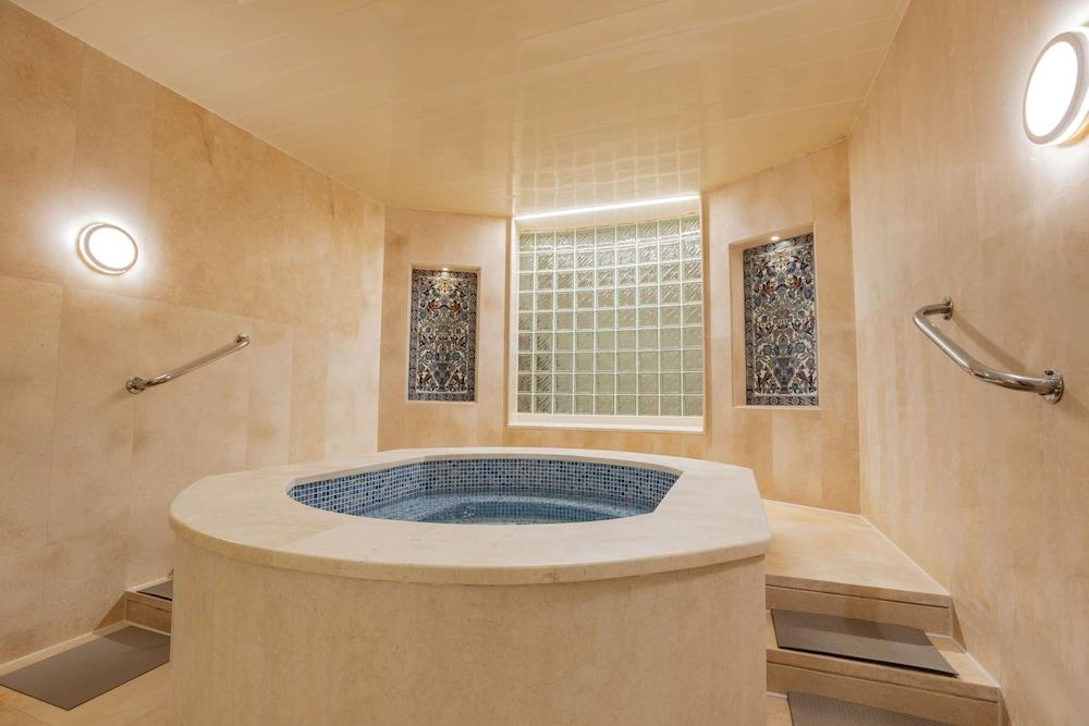 swimming pool spa