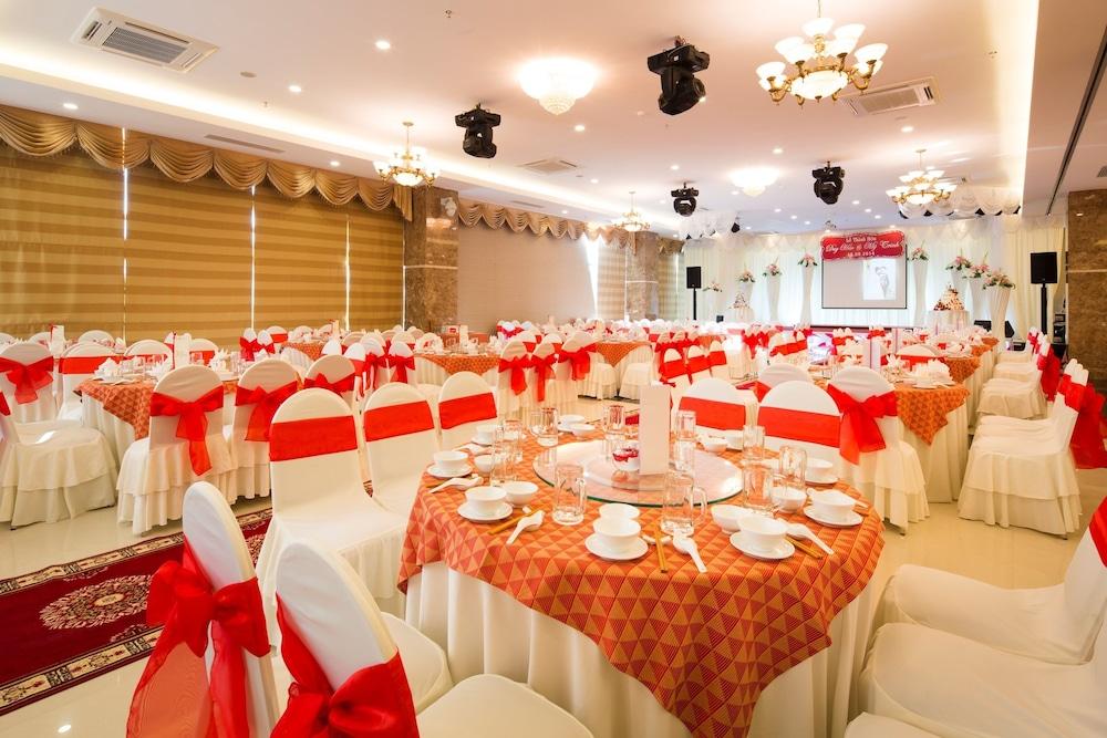 restaurant cafeteria