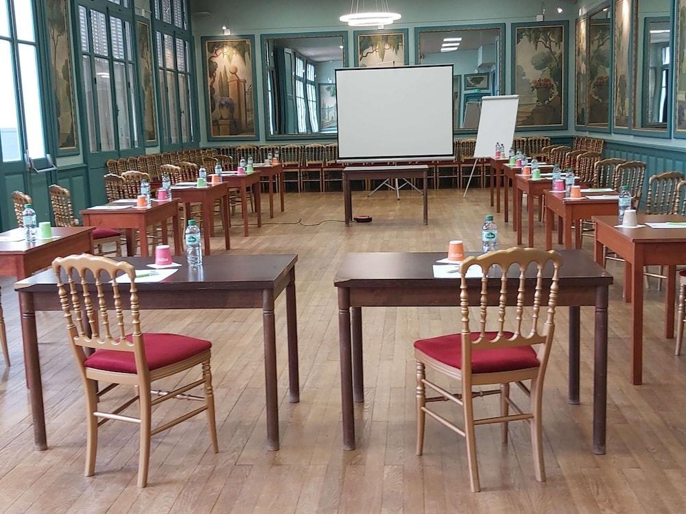 restaurant cafeteria