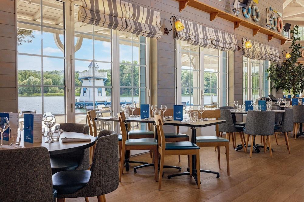 restaurant cafeteria