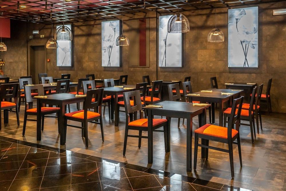 restaurant cafeteria