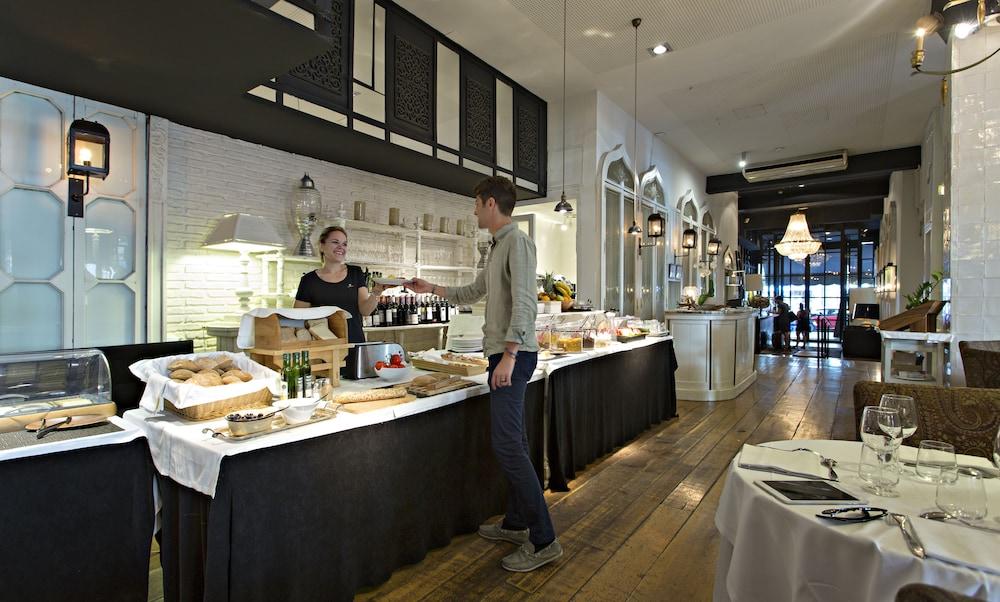 restaurant cafeteria