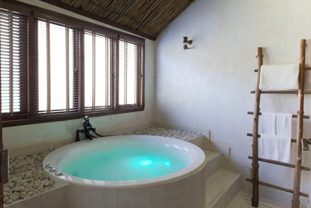 swimming pool spa