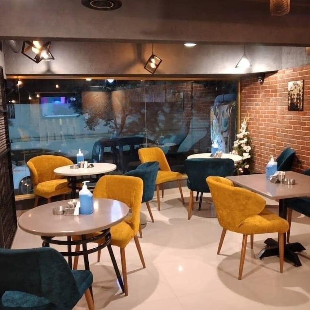 restaurant cafeteria