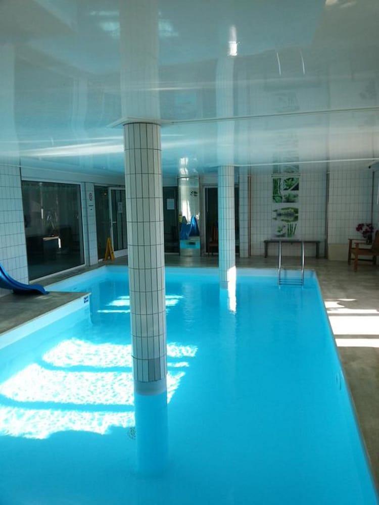 swimming pool spa