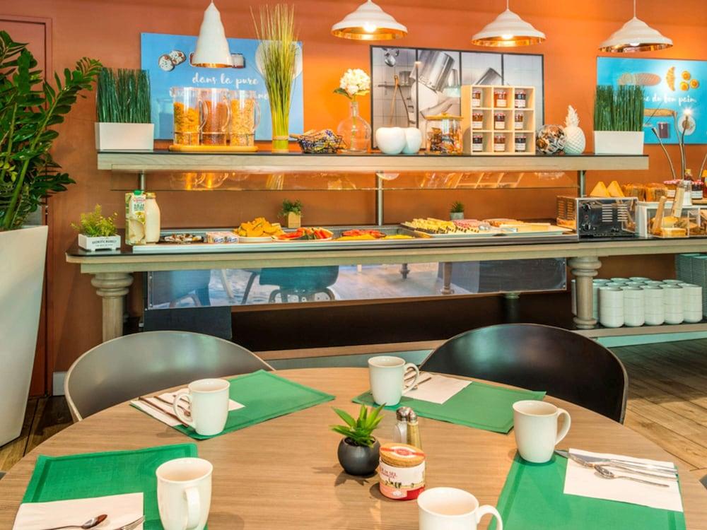 restaurant cafeteria