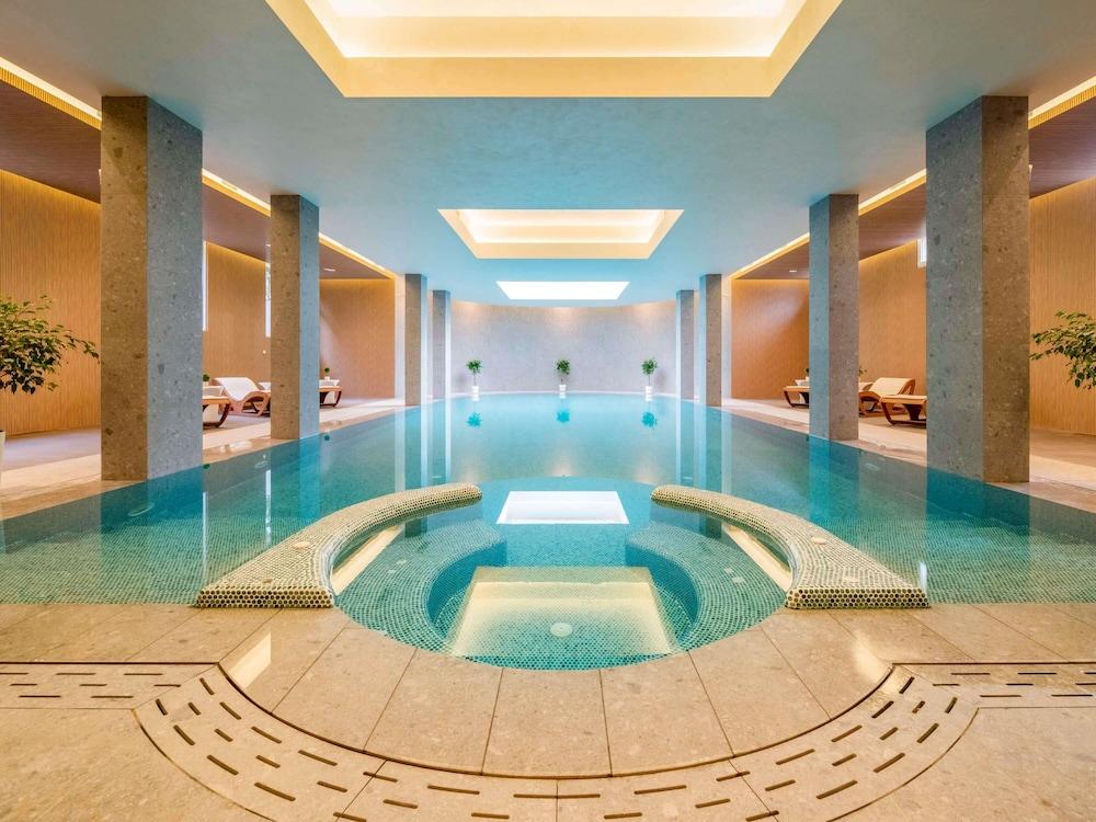 swimming pool spa