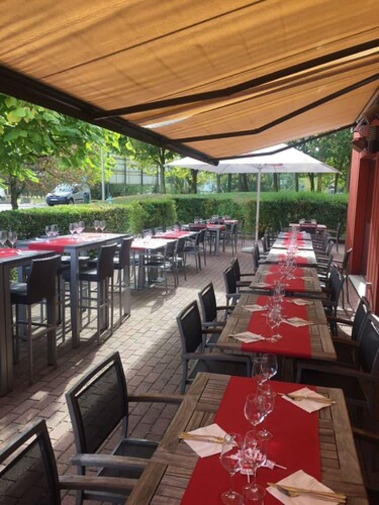 restaurant cafeteria