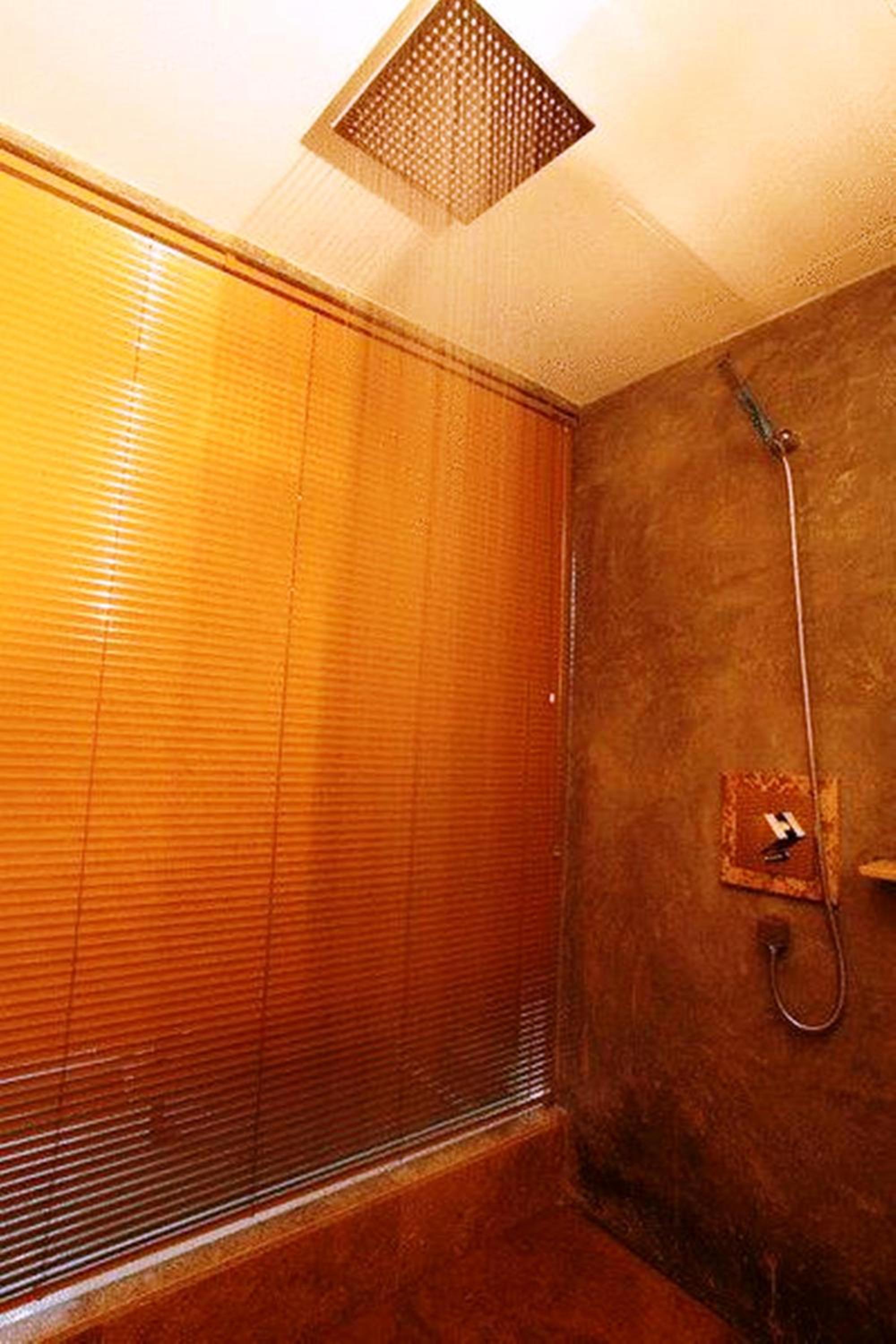 swimming pool spa