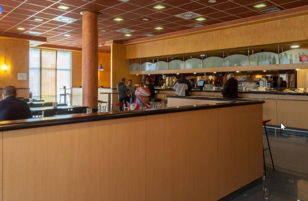 restaurant-cafeteria