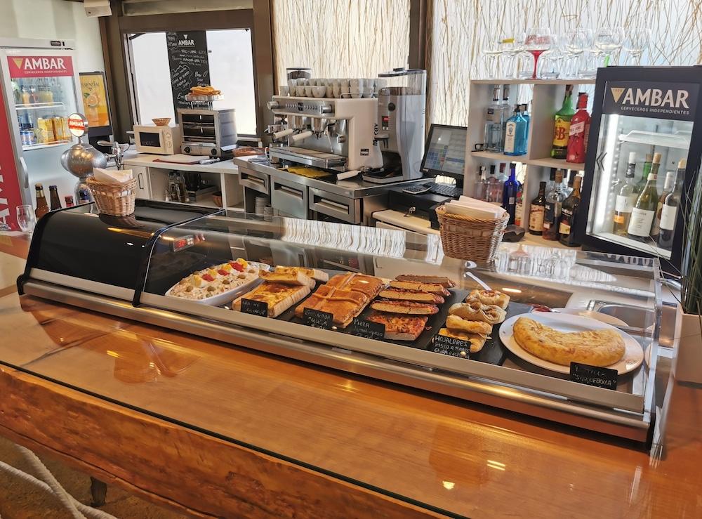 restaurant cafeteria