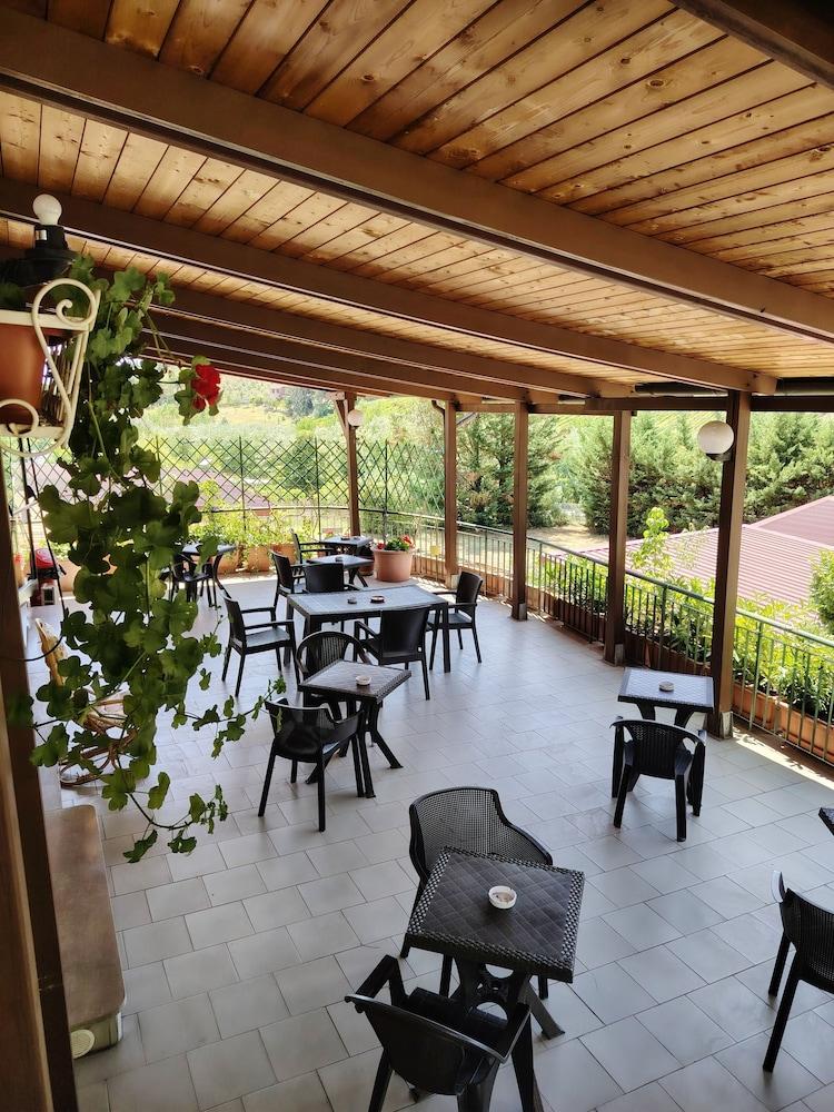 restaurant cafeteria