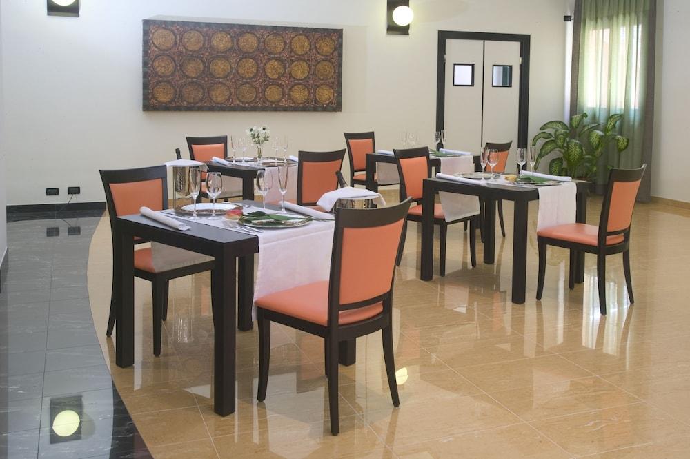 restaurant cafeteria