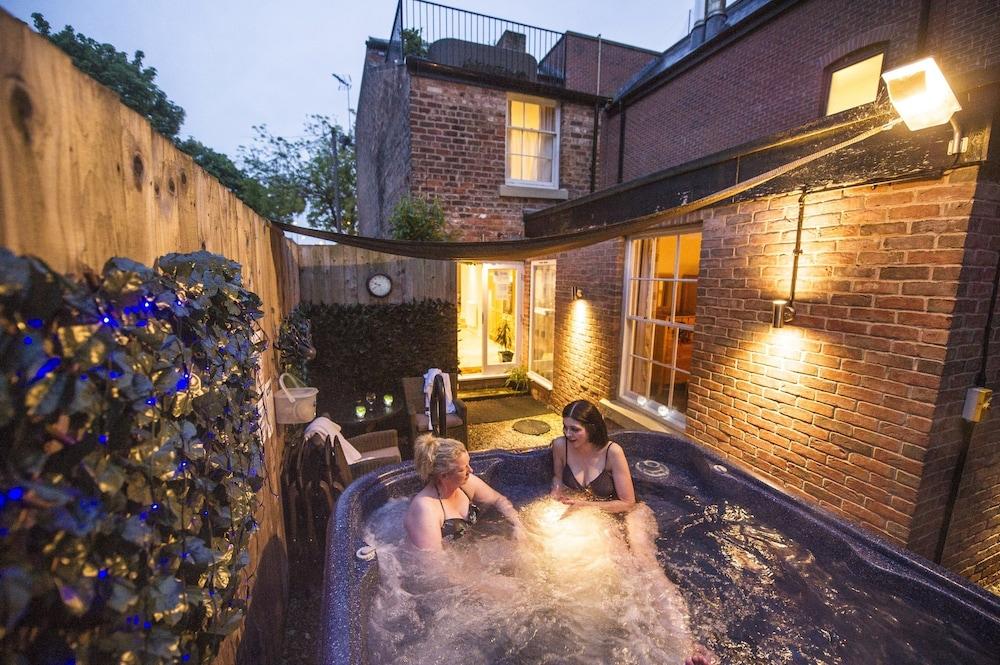 swimming pool spa