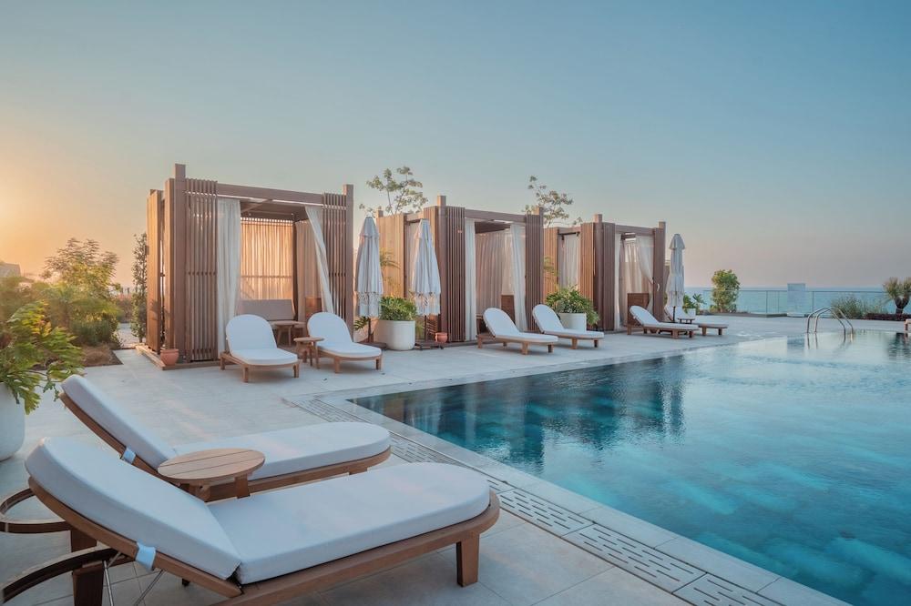 swimming pool spa