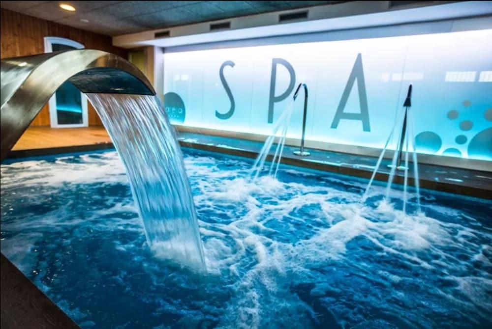 swimming pool spa
