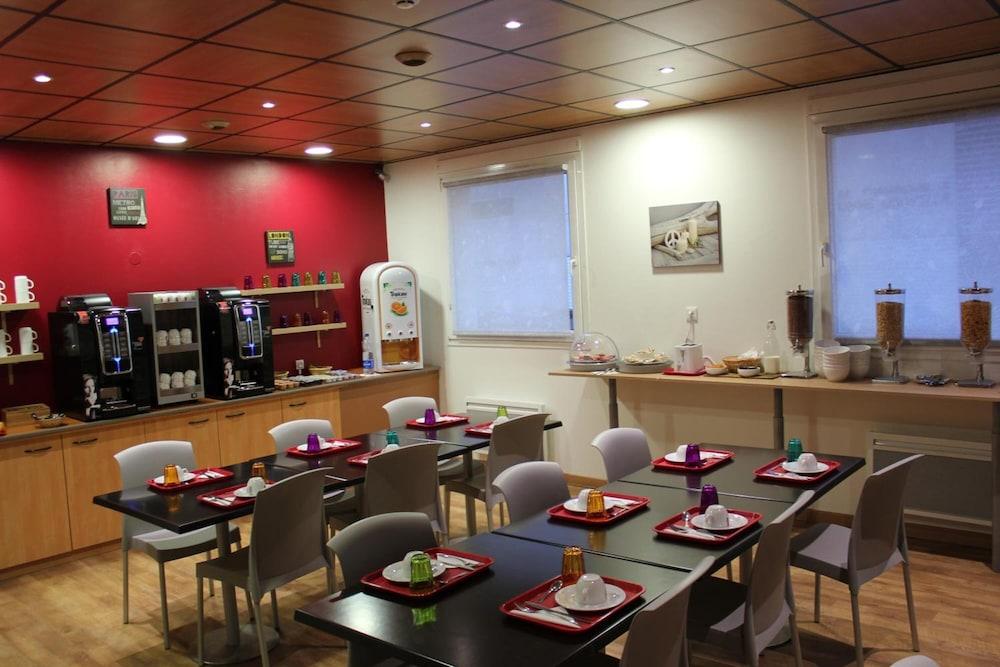 restaurant cafeteria