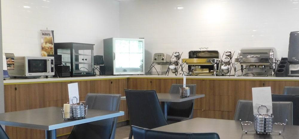 restaurant cafeteria
