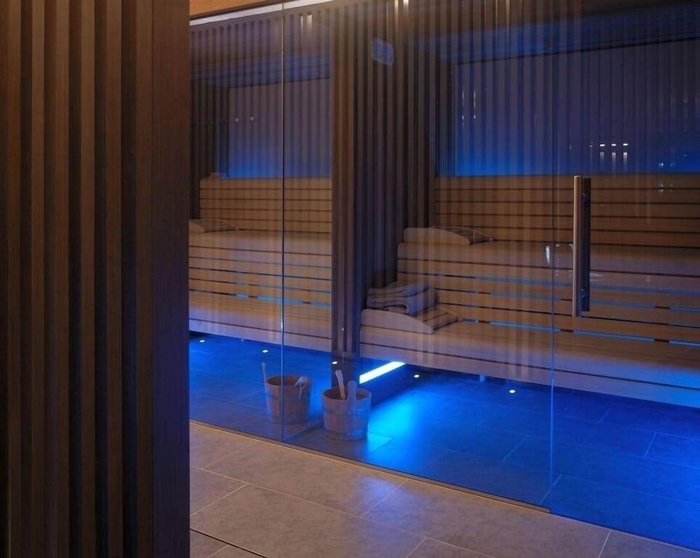 swimming pool spa