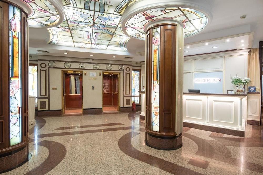 lobby