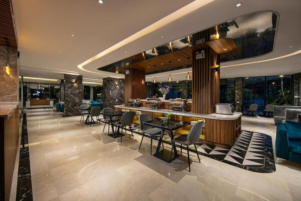restaurant cafeteria