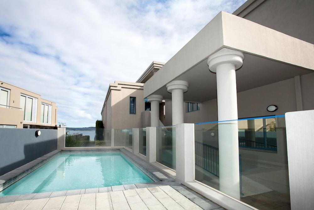 swimming pool spa