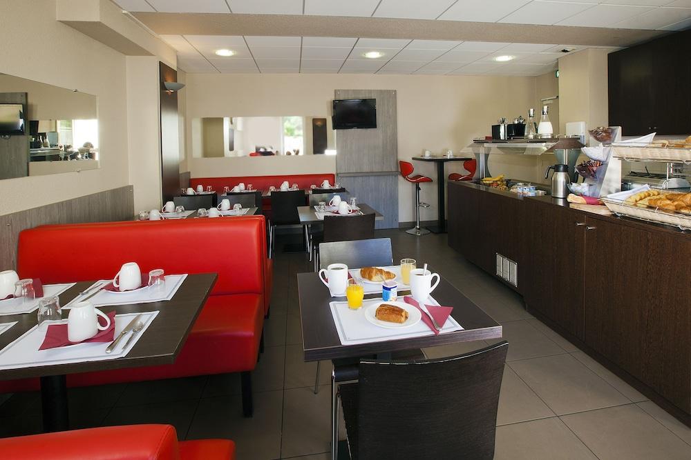 restaurant cafeteria